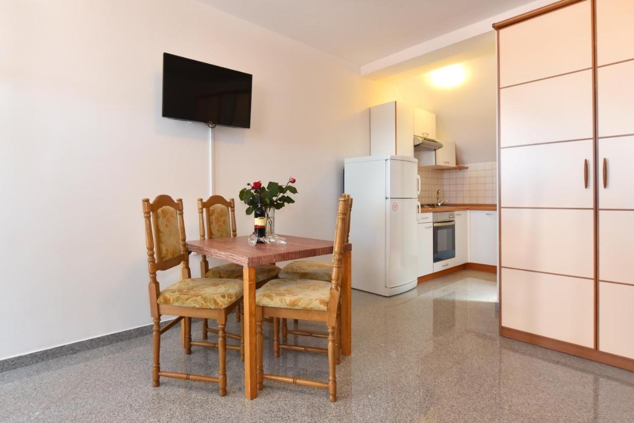 Holiday Home & Apartment Dubravice Экстерьер фото